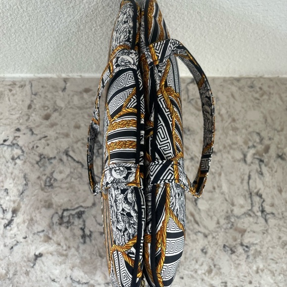 Oscar de la Renta Black and White Cosmetic Bag with Geometric Design - Picture 3 of 8